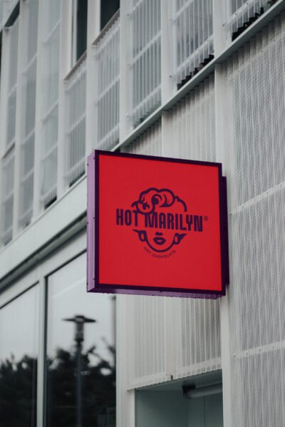 HOT MARILYN